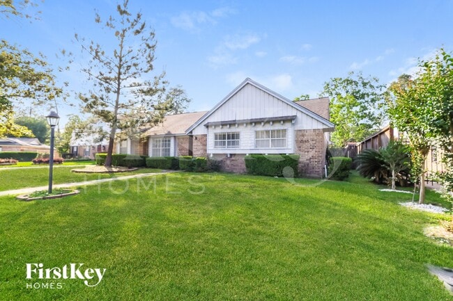 Building Photo - 222 Magic Oaks Dr
