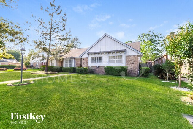 Foto del edificio - 222 Magic Oaks Dr