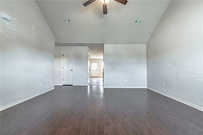 Building Photo - 926 Kensington Dr