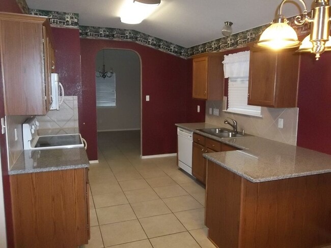 Building Photo - CHARMING 4 BEDROOM, BELTON ISD