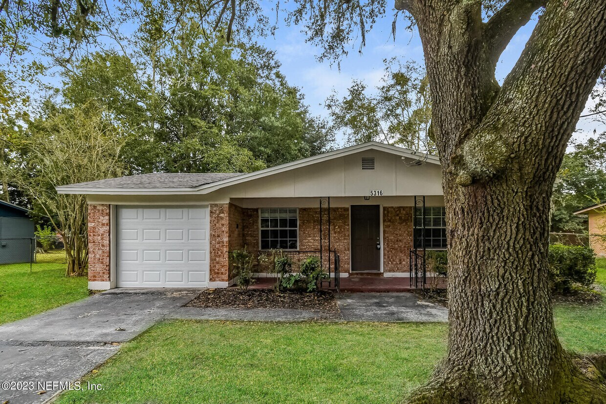 Primary Photo - 5316 Arrowsmith Rd