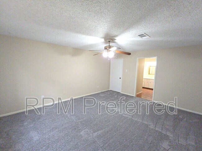 Building Photo - 17207 Lazy Hill Ln