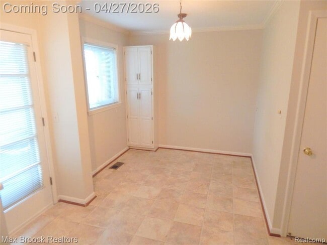 Building Photo - 116 E Hickory Grove Rd