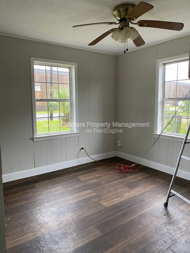 Building Photo - 3213 N Guillemard St