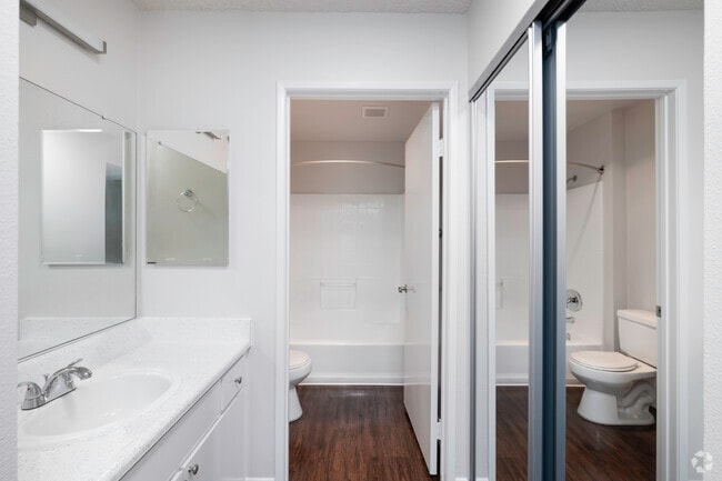 Interior Photo - Vineland Gardens