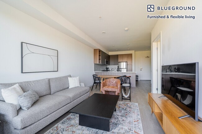 Building Photo - 310 Del Sol Dr