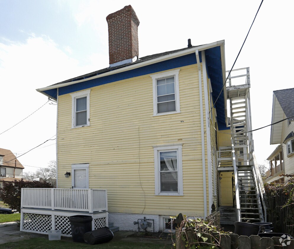 Building Photo - 401 2nd Ave