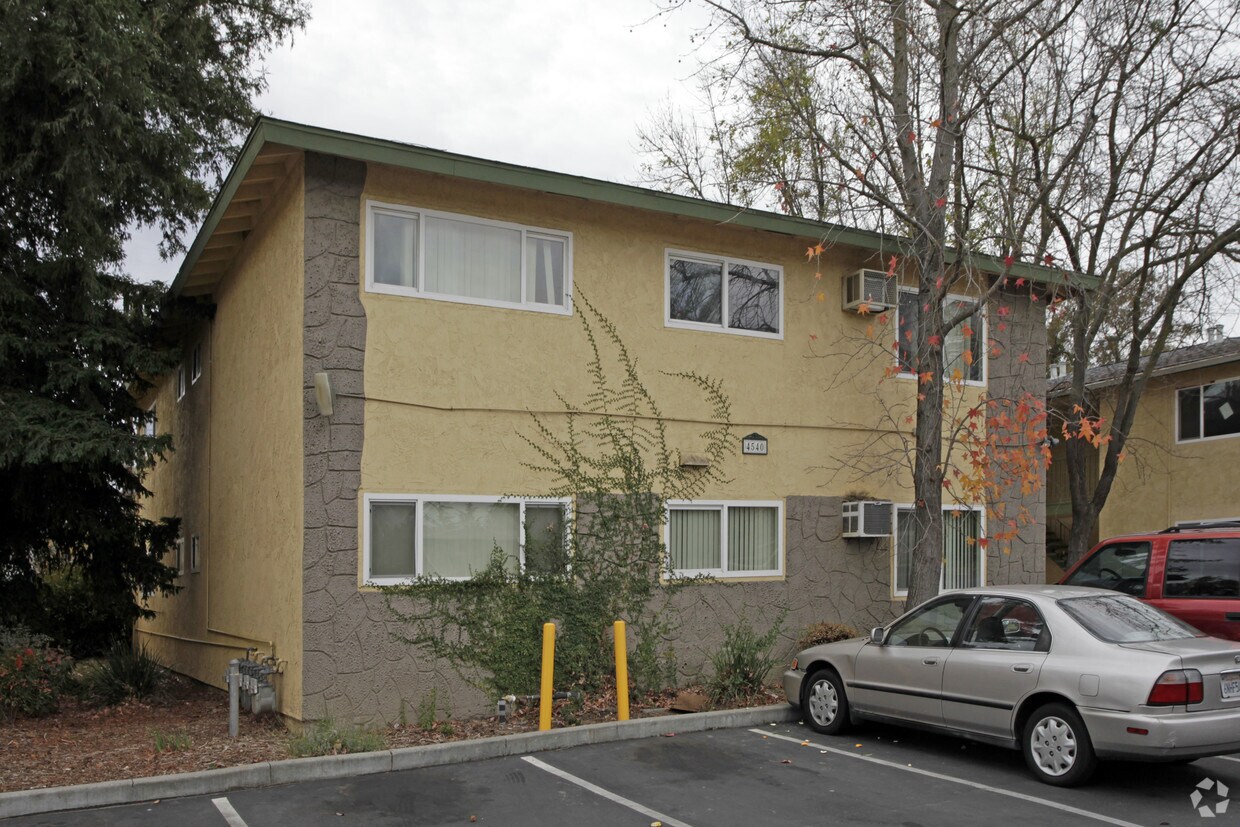 Foto del edificio - 4540 Ashcroft Ave
