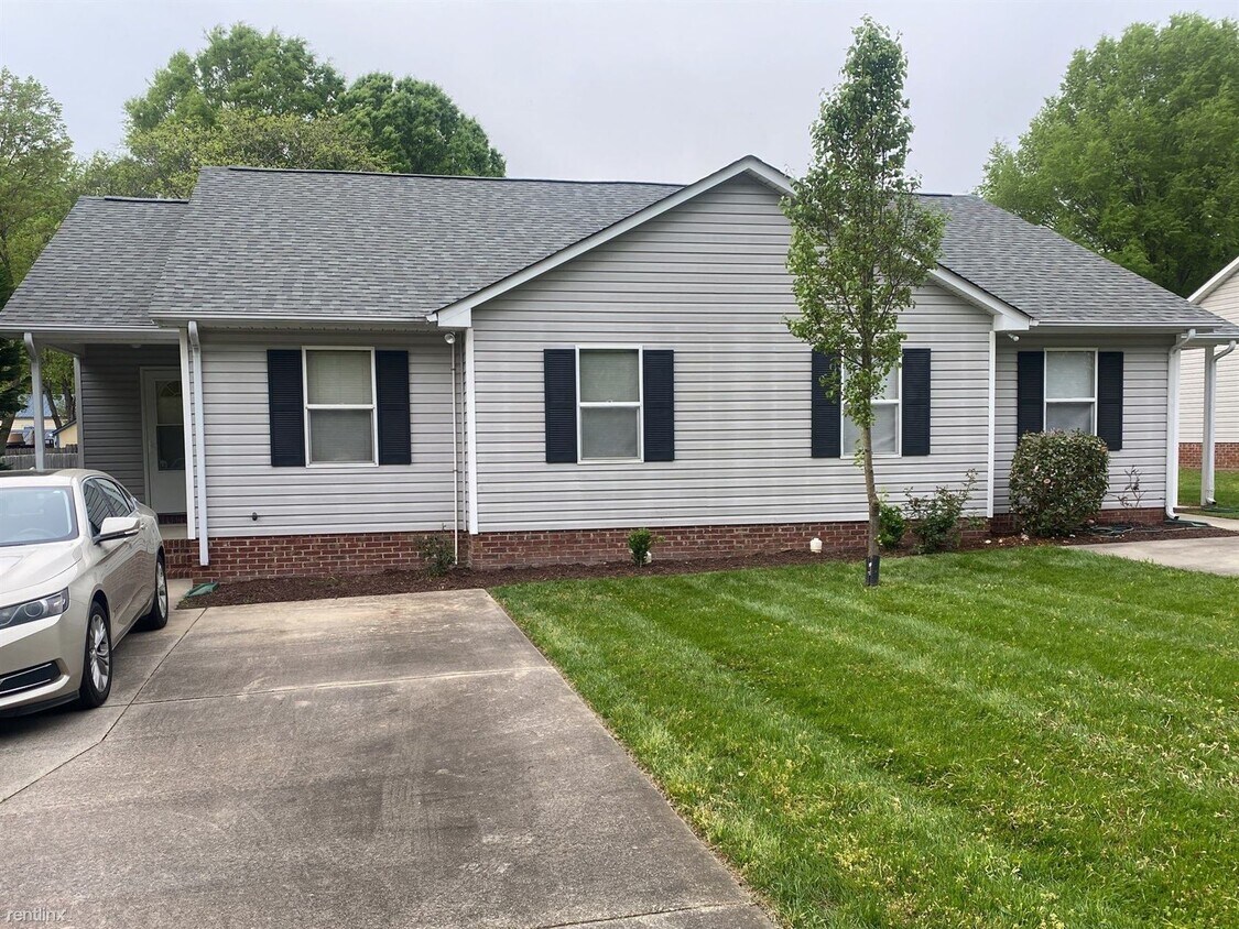 Primary Photo - 2 br, 1 bath Duplex - 215 Bishop Lane 215