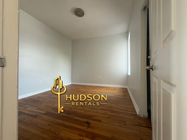 162 Bergen Ave 3A - 161 Bergen Ave