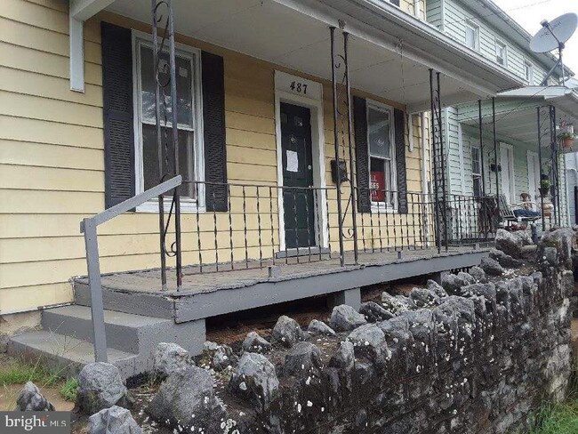 Foto del edificio - 487 Mitchell Ave