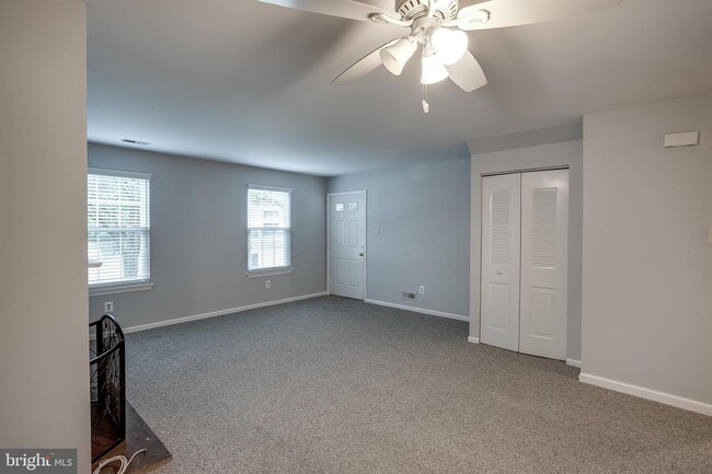 Building Photo - 1002 Huntingdon Mews