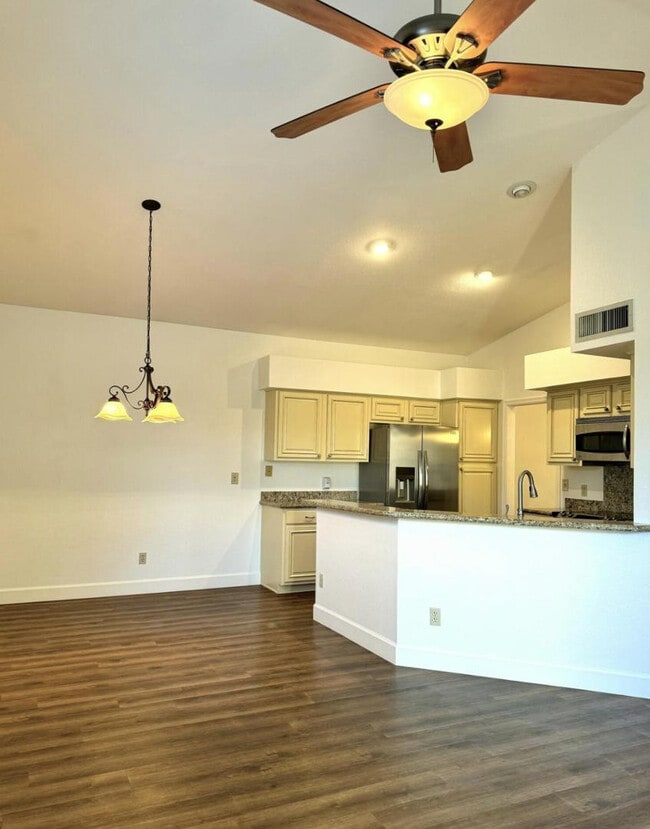 Building Photo - 313 W Monte Cristo Ave