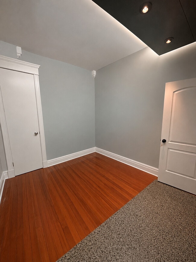 Building Photo - 2800 N Pine Grove Ave