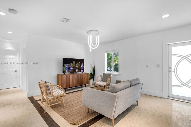 Foto del edificio - 265 Glenridge Rd