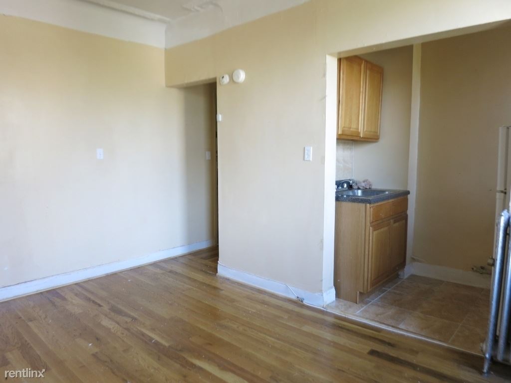 Building Photo - 876 Lincoln Pl
