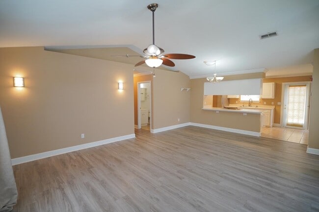 Building Photo - 2029 Ascot Way