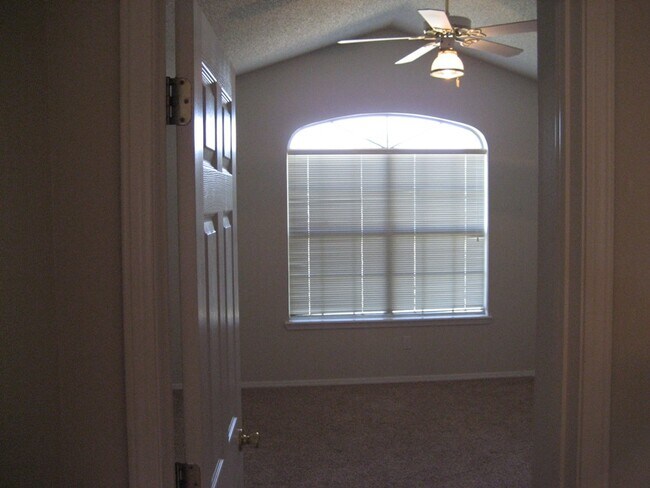 Foto del edificio - 1010 S Liberty Dr