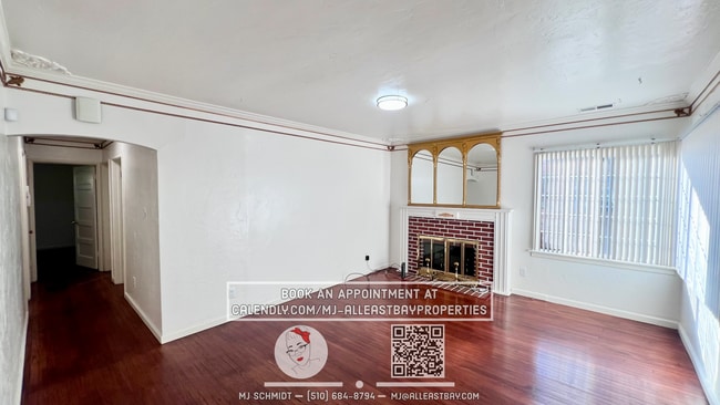 Building Photo - Beautiful 3 bedroom home with large backya...