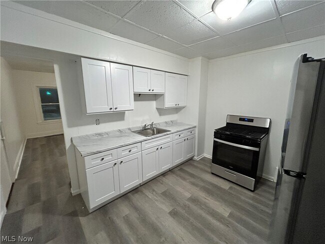 Building Photo - 2232 W 103rd St