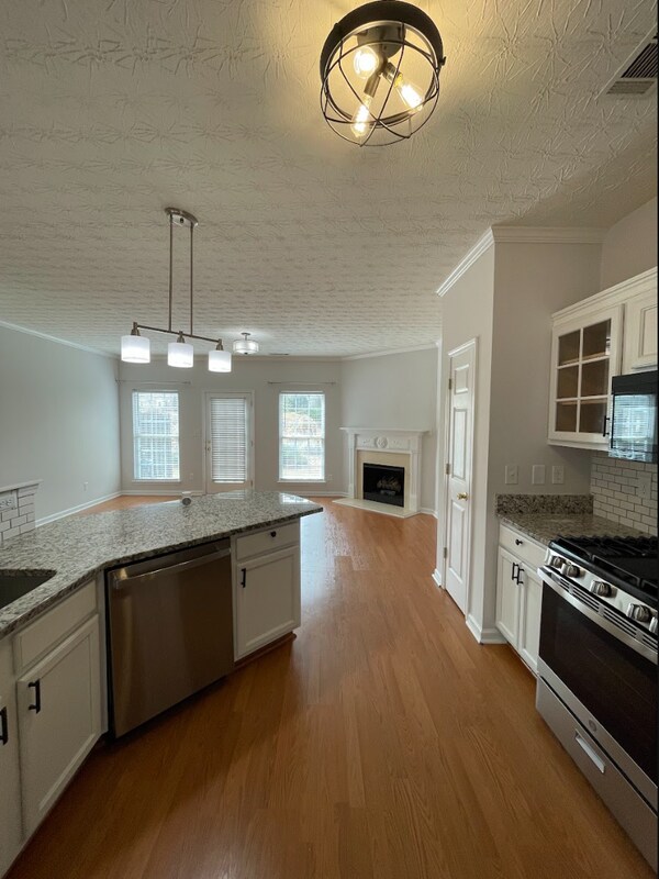 Building Photo - 660 Kenridge Way