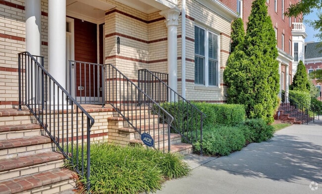 Building Photo - 2406 Potomac Ave