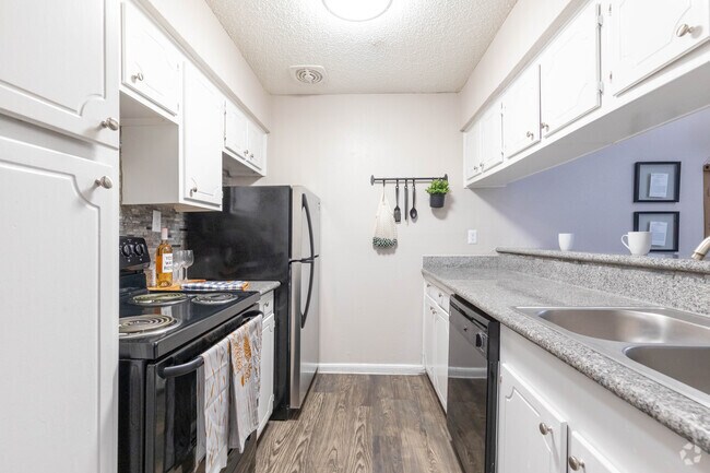 1HAB, 1BA - Legends of Memorial