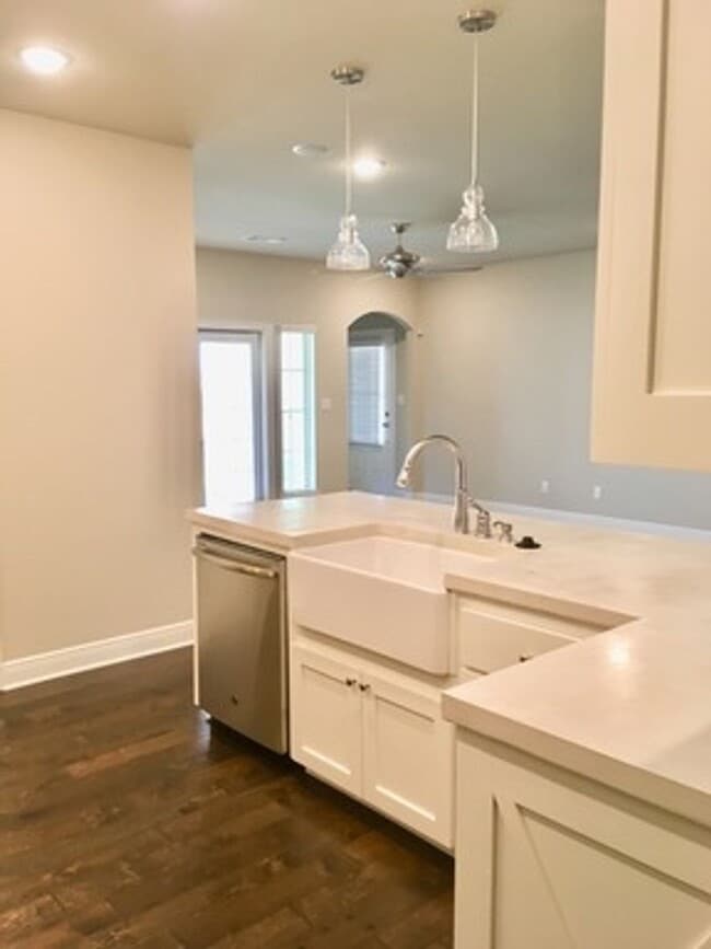 Building Photo - 203 N Powderhorn Dr