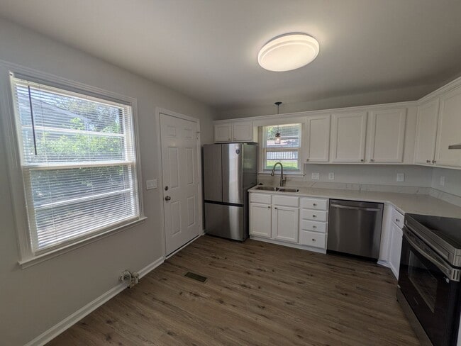 Building Photo - 3705 Hewlett Dr