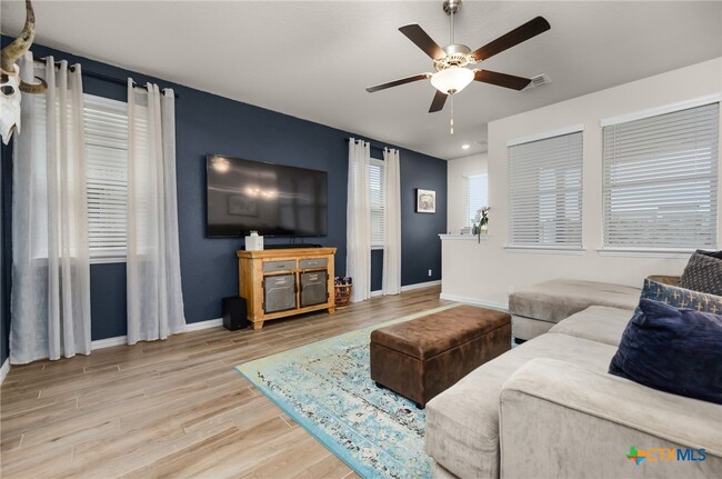 Building Photo - 2043 Cowan Dr