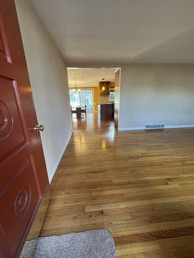 Building Photo - 20 Wild Berry Dr