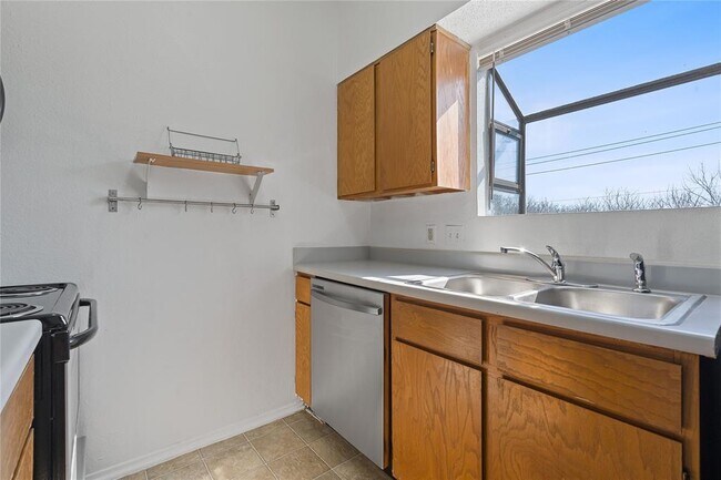 Building Photo - 2507 W Slaughter Ln