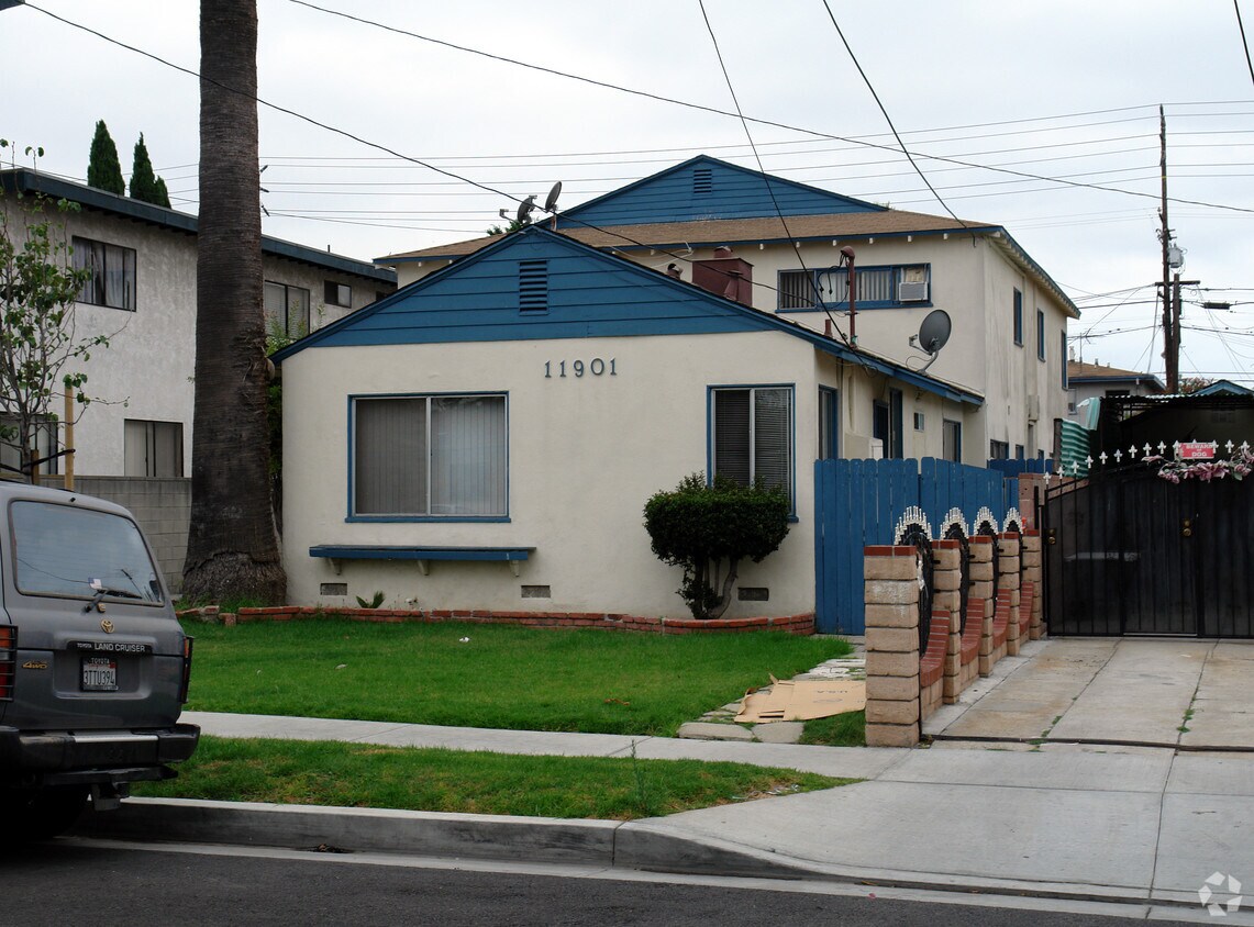 Primary Photo - 11901 Gale Ave