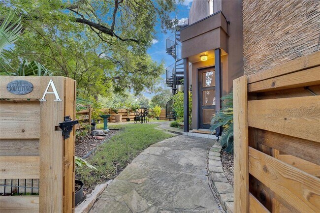 Foto del edificio - 2504 Kinney Rd