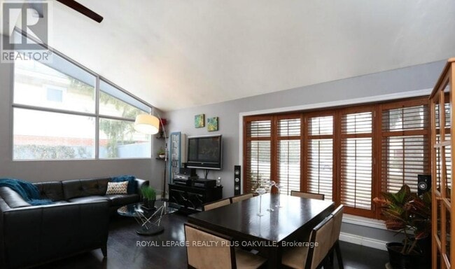 Building Photo - 1065 Bomorda Dr