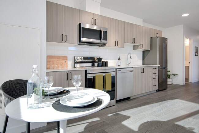 Photo du bâtiment - Huge Two Bedroom Unit in Downtown Kitchener!