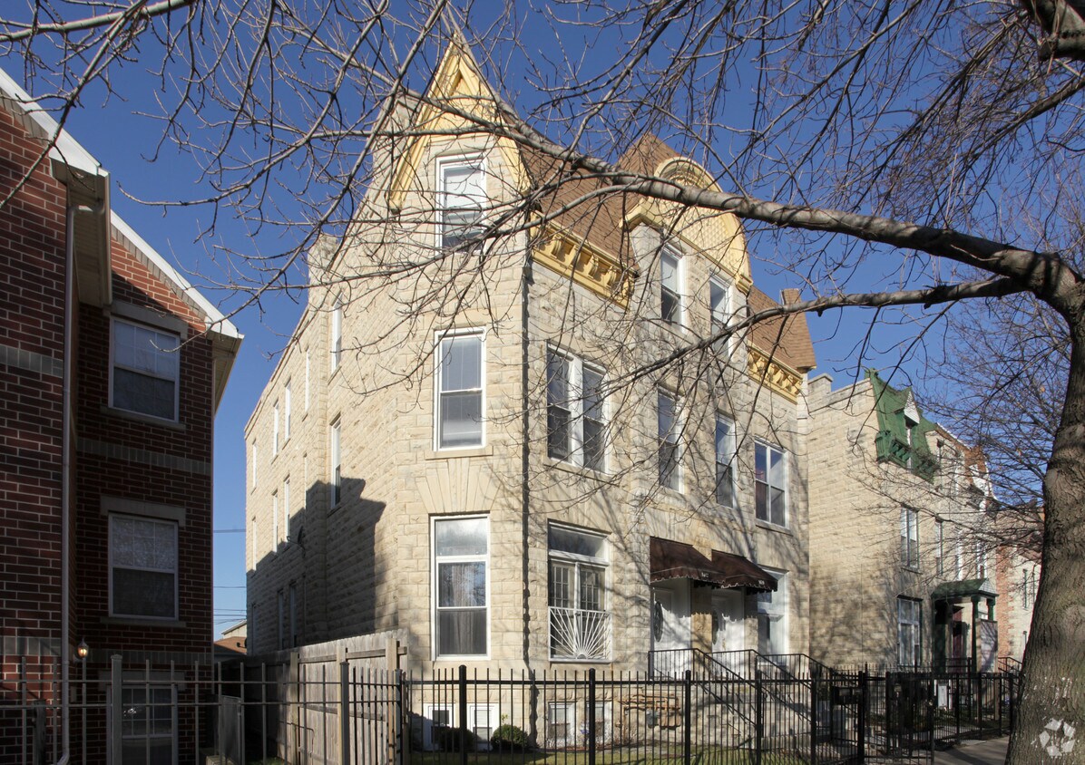 Building Photo - 3610 S Prairie Ave