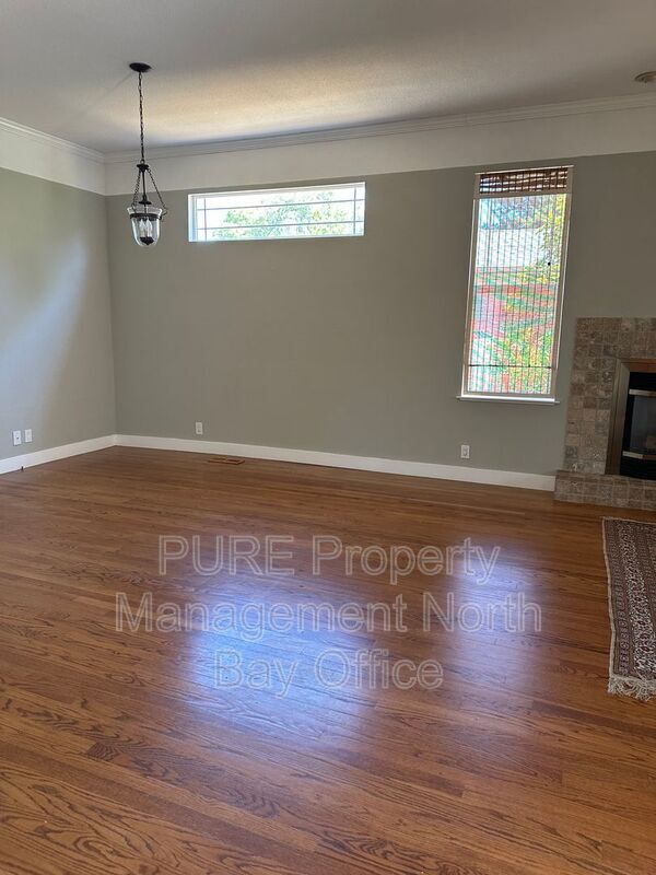 Foto del edificio - 559 N Oak St