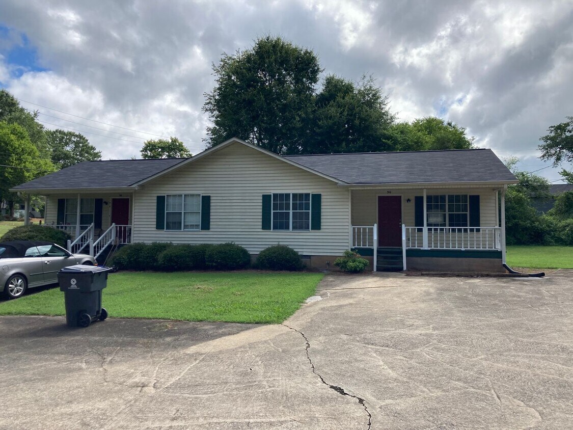 Foto principal - 94/96 Rayburn Dr.