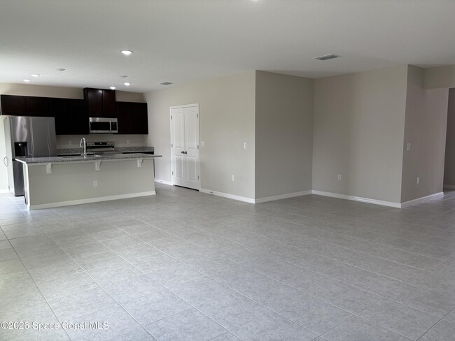 Foto del edificio - 474 San Filippo Dr SE