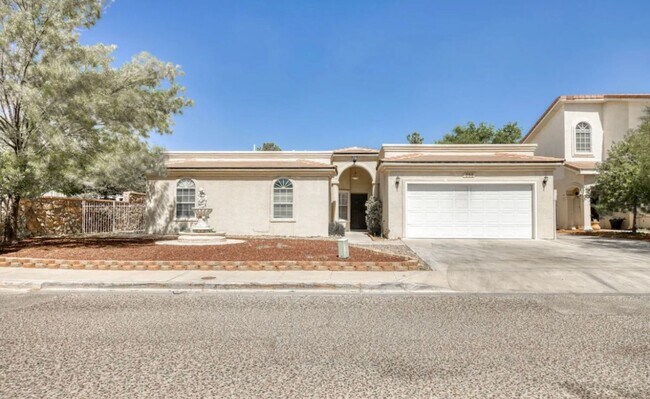 Foto del edificio - Short Term leases optionn4 Bedrooms 3 baths( near by Sunland Park Dr & Mesa St)