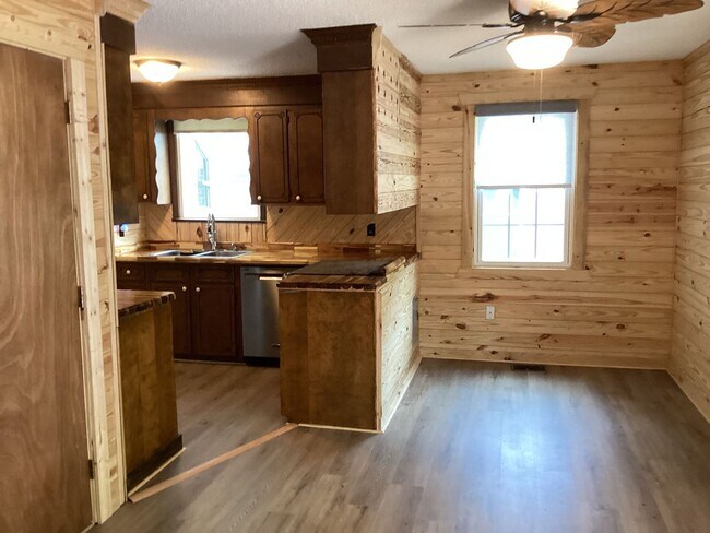 Building Photo - What a Cuttie, welcome home!!