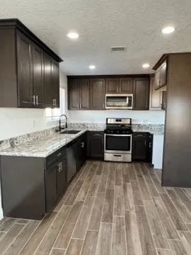 Building Photo - 8788 Oakwood Ave
