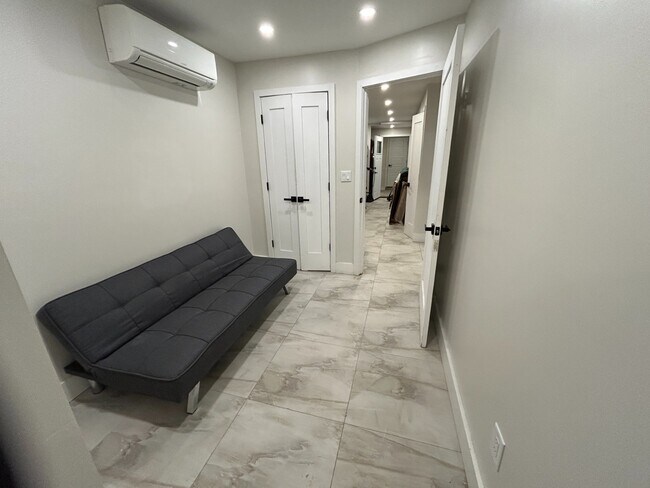 Foto del edificio - EAST NEW YORK AVE.