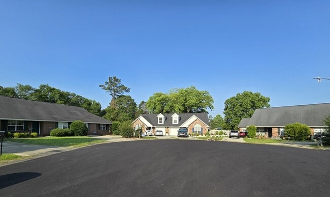 Building Photo - 385 Wildwood Ave