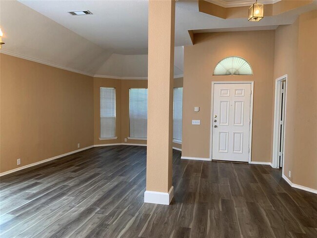 Foto del edificio - 6705 Misty Hollow Dr