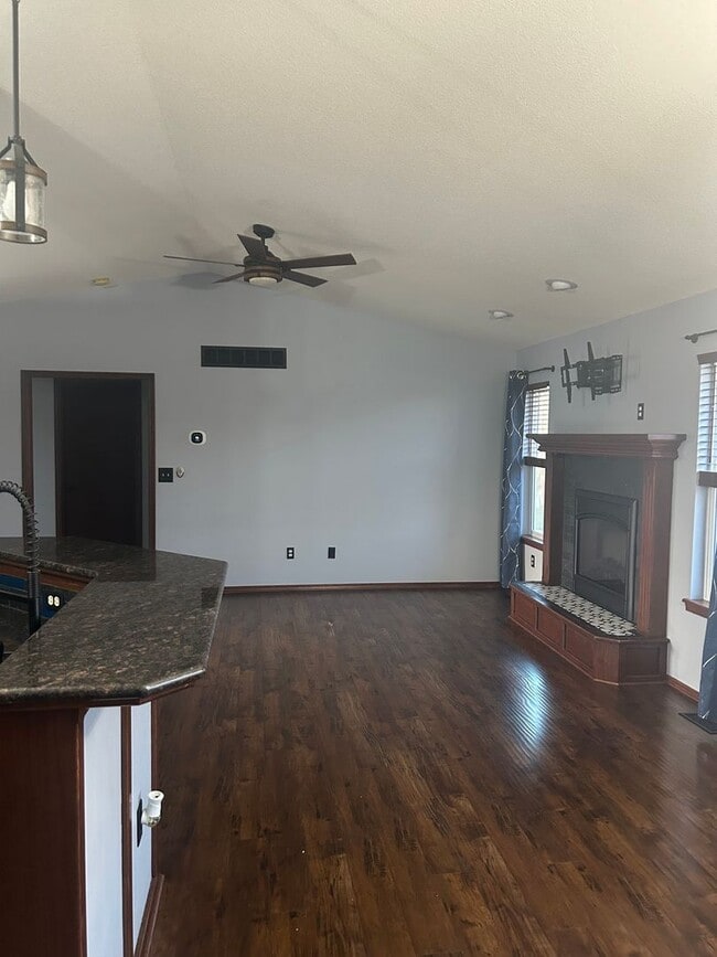 Building Photo - Updated 5 Bedroom , 3 Bath House in Derby Large back Yard