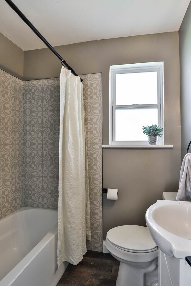 Foto del edificio - 711 N Elm Ave