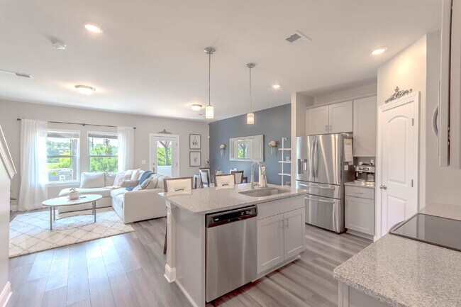 Foto del edificio - 3/2.5 Townhome w/ Garage. Great Location!
