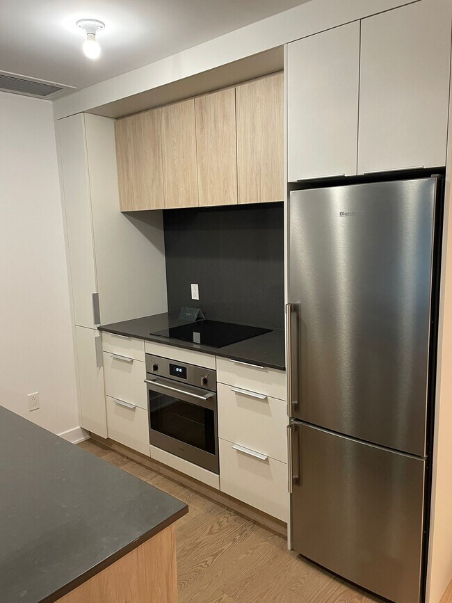 505 De L'escale Rue Unit 218, Brossard, QC J4Z 0T3 Condo for Rent in Brossard, QC